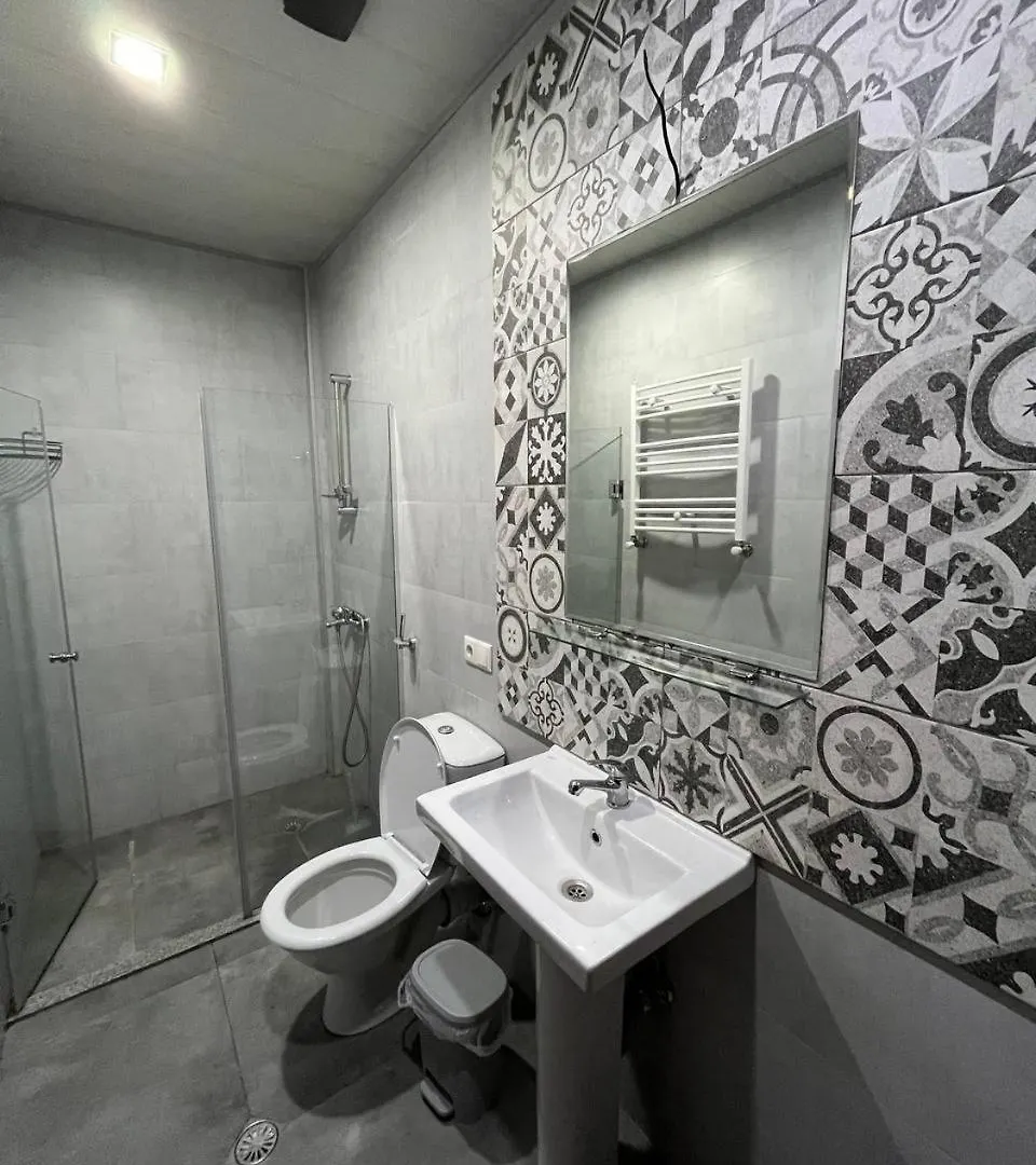 Budget Private Bedroom With Bathroom Near Rike Park 第比利斯 民宿
