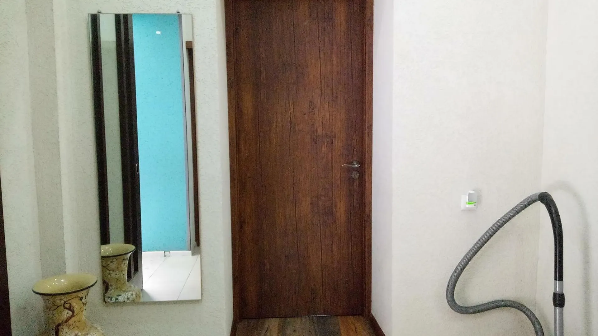 民宿 Budget Private Bedroom With Bathroom Near Rike Park 第比利斯