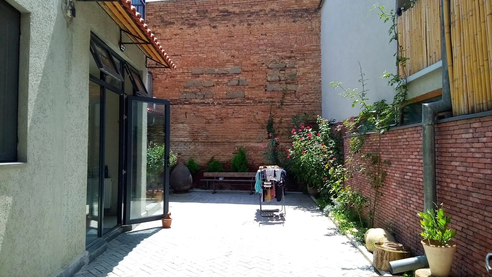 民宿 Budget Private Bedroom With Bathroom Near Rike Park 第比利斯 格鲁吉亚