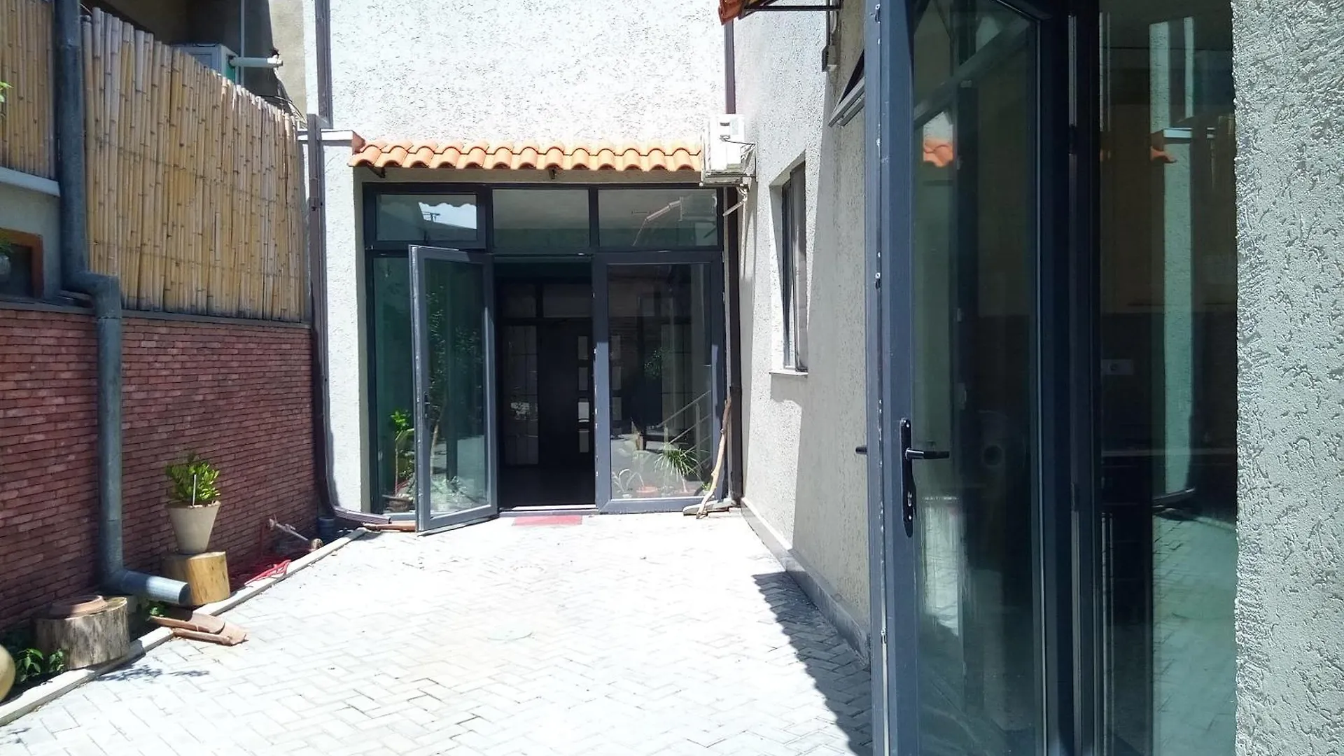 Budget Private Bedroom With Bathroom Near Rike Park 第比利斯