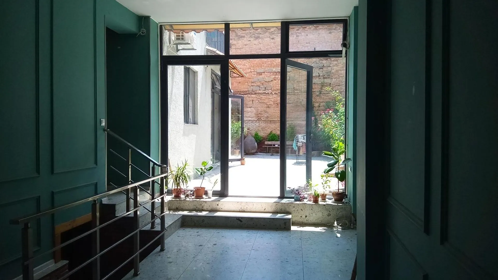 Budget Private Bedroom With Bathroom Near Rike Park 第比利斯 0*,